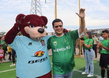 Alcalde de Valencia promovió Clínica Deportiva entre Valencia C.F. y Carabobo F.C.