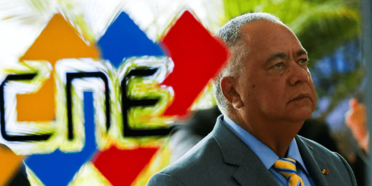Fotografía de archivo del presidente del Consejo Nacional Electoral de Venezuela, Elvis Amoroso, durante una reunión en Caracas con delegados de organismos internacionales, el 16 de abril pasado.
