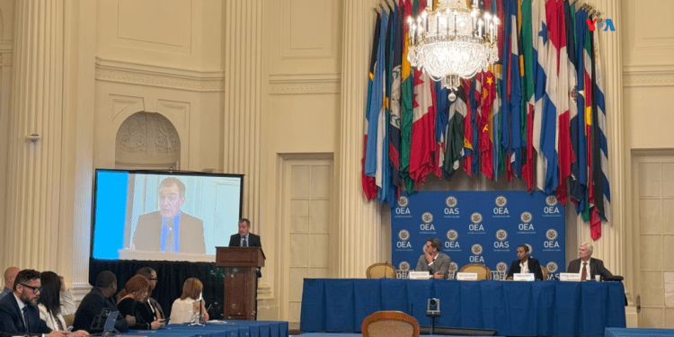 El jurista Santiago Cantón, presidente del panel de expertos de la Organización de Estados Americanos encargado de investigar crímenes de lesa humanidad en Venzuela, presenta los nuevos hallazgos del grupo en Washington, el 3 de mayo de 2024