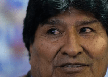 ARCHIVO - Evo Morales, expresidente y actual presidente del partido MAS, da una conferencia de prensa en La Paz, Bolivia, el 11 de abril de 2024.