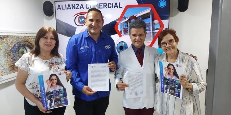 Firman convenio entre CNP Carabobo y clínica Oftalmológica que beneficiará a periodistas agremiados
