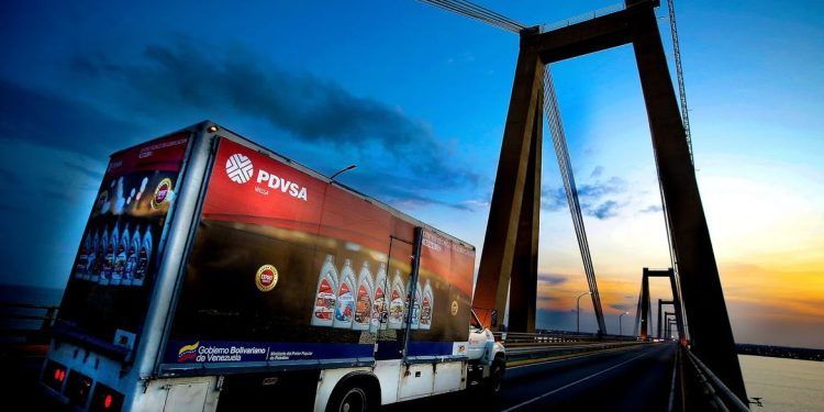 PDVSA suministra lubricantes a pescadores en el occidente del país