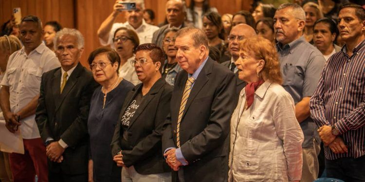 Edmundo González asistió al acto de educadores “Una clase para el futuro”