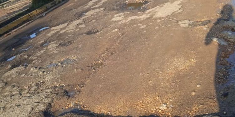 Carabobo: Vecinos de Los Cardones – Tocuyito, denuncian deterioro y falta de mantenimiento de sus calles