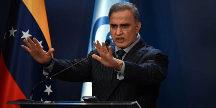 El fiscal general venezolano Tarek William Saab habla a la prensa en Caracas, el 22 de junio de 2024.