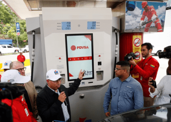 China apoya a Venezuela para mejorar surtido y transporte de gasolina en estaciones PDVSA