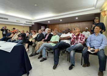 Felipe Mujica: El gobierno busca sacar al país de la ruta electoral