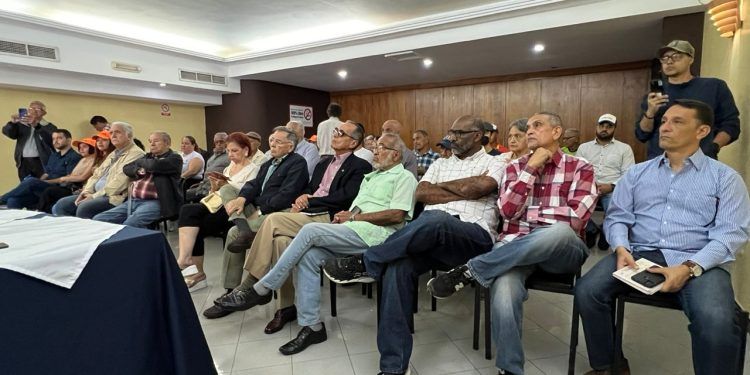 Felipe Mujica: El gobierno busca sacar al país de la ruta electoral