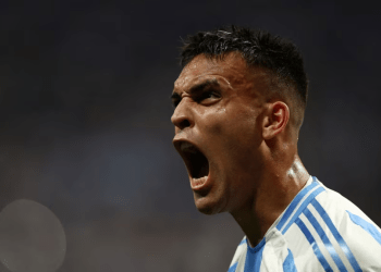 El jugador argentino Lautaro Martínez celebra el segundo gol frente a Canadá en el partido inaugural de la Copa América.