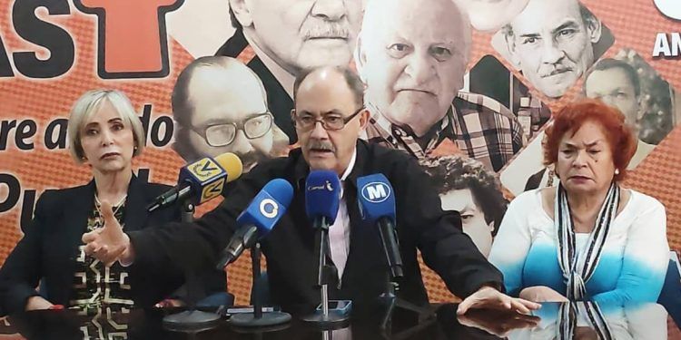 Felipe Mujica: El gobierno está contra la pared y derrotado electoralmente