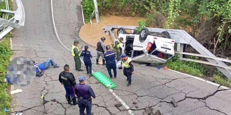 Zulia: tragedia cobra una vida y tres heridos tras colapsar puente en la autopista Falcón – Zulia