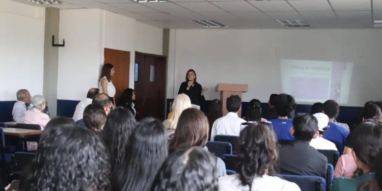 Lara: Estudiantes de la UCLA realizaron Foro sobre Derecho a la Mujer