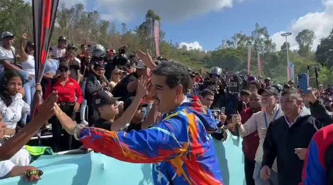 Caracas: Maduro declaró las motopiruetas como deporte nacional para “acabar con la discriminación” (+ Videos)