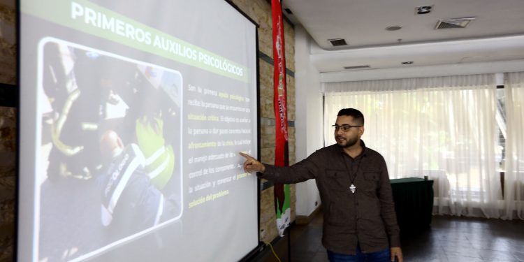 Periodistas se actualizaron sobre primeros auxilios médicos y psicológicos durante coberturas