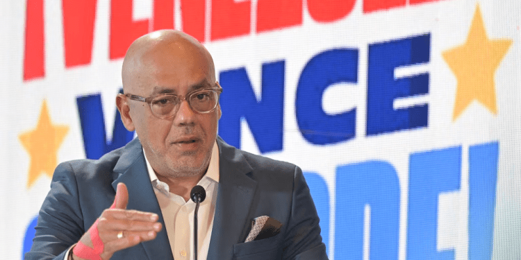 El presidente del Parlamento de mayoría oficialista y jefe del comando de campaña del presidente Nicolás Maduro, Jorge Rodríguez, en una conferencia de prensa en Caracas el 4 de junio de 2024.