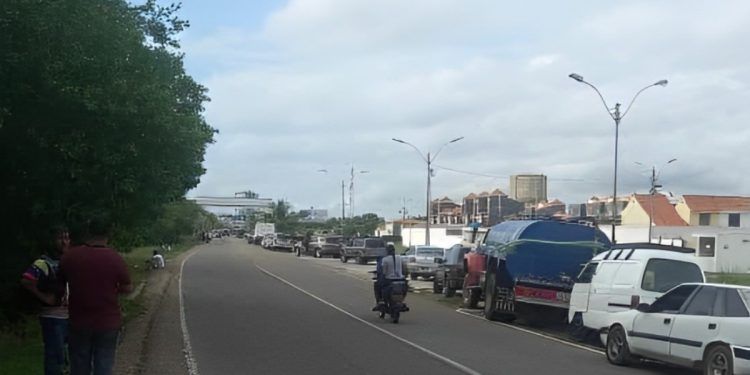 Falcón | Regresan colas por gasolina a Tucacas