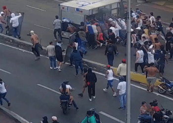 Protestas en las calles de Caracas y en el interior del país (imágenes + Videos)