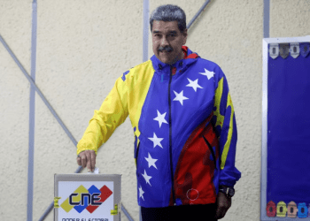 Nicolás Maduro vota en la elección presidencial, en Caracas, el domingo 28 de julio de 2024.