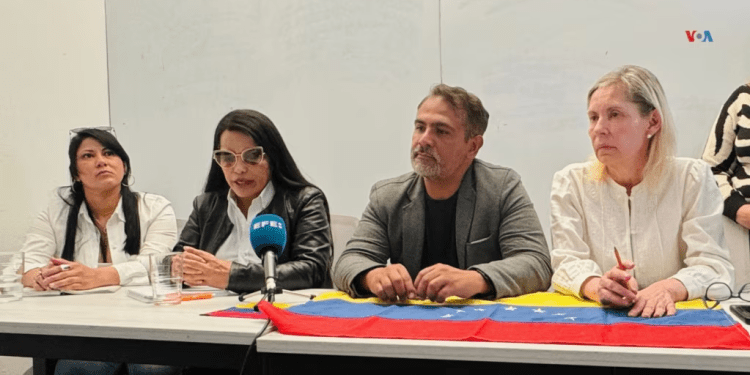 La oposición venezolana en Colombia dice que, debido a las trabas sufridas para el registro electoral en el extranjero, miles de integrantes de la diáspora han regresado para participar en los comicios de su país.