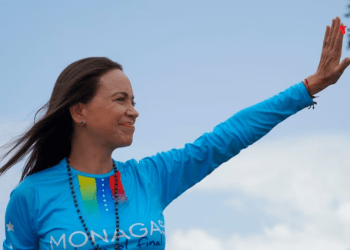 María Corina Machado recorre Maturín en apoyo a Edmundo González Urrutia, candidato opositor que desafía a Nicolás Maduro en las próximas elecciones presidenciales de Venezuela.