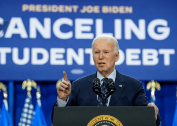 Los candidatos demócratas para el Congreso de EEUU están preocupados por el impacto negativo de la edad y el desempeño del presidente Joe Biden en sus propias campañas, especialmente tras su mala actuación en el primer debate presidencial.