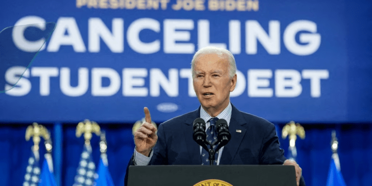 Los candidatos demócratas para el Congreso de EEUU están preocupados por el impacto negativo de la edad y el desempeño del presidente Joe Biden en sus propias campañas, especialmente tras su mala actuación en el primer debate presidencial.