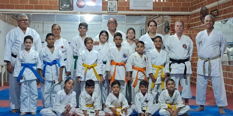 Atletas del C.I.B y de la FANB con los Sensei Imagen: "El Chino"Imagen Sheila Rodríguez