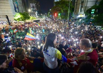 Caracas: Edmundo González arrancó campaña electoral con enorme movilización en la capital