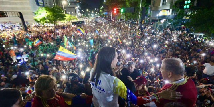 Caracas: Edmundo González arrancó campaña electoral con enorme movilización en la capital