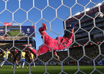 En un vibrante cierre de la fase de grupos de la Copa América, Colombia y Brasil empataron 1-1. Colombia avanzó como primera del Grupo D, mientras que Brasil se medirá contra Uruguay sin Vinicius Júnior en cuartos de final.