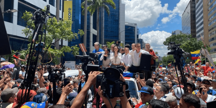 La líder opositora María Corina Machado reapareció en público el miércoles 28 de agosto del 2024 durante una manifestación en Caracas, Venezuela, para reclamar "la victoria" de Edmundo González a un mes de las elecciones.