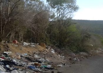 Falcón | Carretera de Cumarebito convertida en vertedero de basura (+Imágenes)