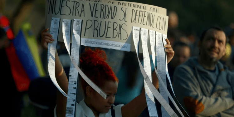 Partidarios de la oposición venezolana marchan en Buenos Aires en medio de disputa sobre elecciones presidenciales.