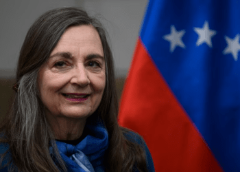 Jennie Lincoln, jefa de la misión de observación electoral del Centro Carter, se reúne con autoridades del CNE venezolano en Caracas, el 7 de noviembre de 2023.