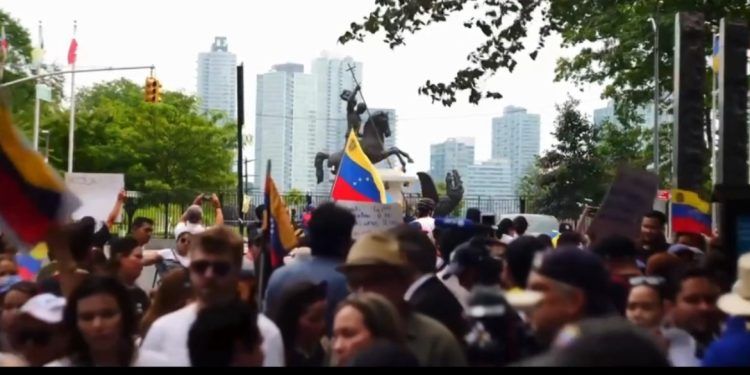 Venezolanos protestan frente al edificio de la ONU en Nueva York (+ Video)