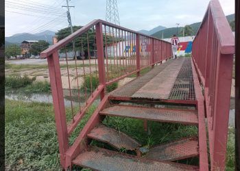 Reportan mal estado de la pasarela de Las Llaves en Puerto Cabello