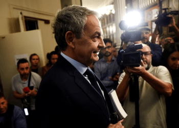 El ex presidente del Gobierno español, José Luis Rodríguez Zapatero, participa en la presentación de un libro en Madrid, el 24 de septiembre de 2024.