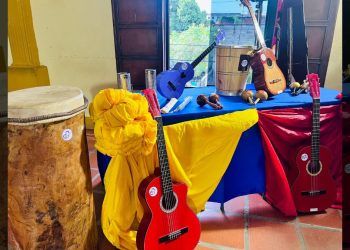 Primera Dama Nancy de Lacava entregó instrumentos musicales a niños de Juan José Mora