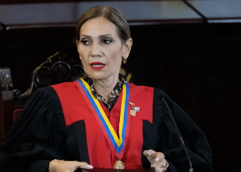 Caryslia Rodríguez, presidenta del Tribunal Supremo de Justicia y de la Sala Electoral, habla en Caracas el 22 de agosto de 2024. La funcionaria fue sancionada este jueves por Estados Unidos.