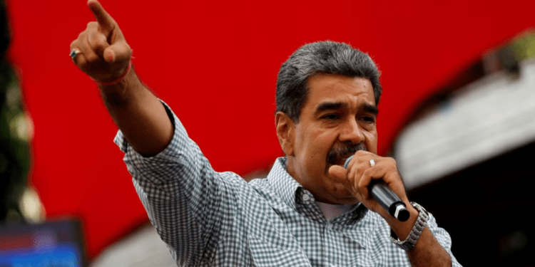 ARCHIVO - El presidente venezolano, Nicolás Maduro, pronuncia un discurso durante una manifestación para celebrar los resultados de las elecciones presidenciales de julio. En Caracas, Venezuela, el 28 de agosto de 2024.