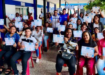 Alcaldía de Juan José Mora entregó certificados a promotores del programa “Emprender Juntos”