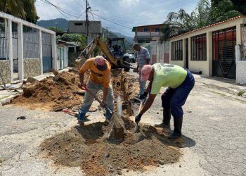 Alcaldía de Juan José Mora sustituye tubería de aguas servidas en la comunidad Santa Ana