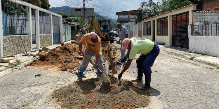 Alcaldía de Juan José Mora sustituye tubería de aguas servidas en la comunidad Santa Ana