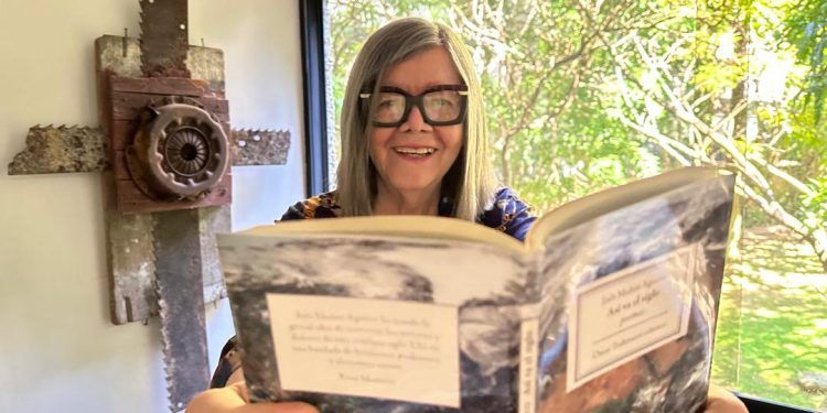 FILUC 2024: Escritora Inés Muñoz Aguirre presentará poemario Así va el Siglo
