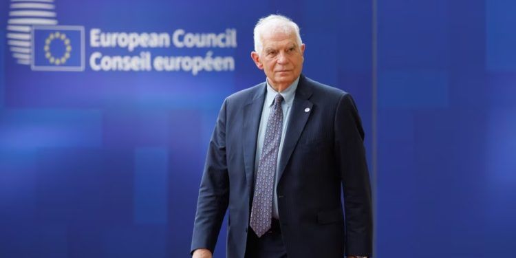 El alto representante de la Unión para Asuntos Exteriores y Política de Seguridad y vicepresidente de la Comisión Europea, Josep Borrell, llega para participar en una cumbre de la UE en Bruselas, el 17 de octubre de 2024. (Foto de BENOIT DOPPAGNE / BELGA / AFP)