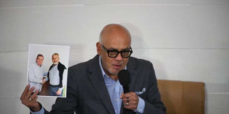 CNE queda bajo control absoluto del oficialismo tras retiro de rector Delpino