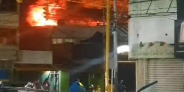 Aragua: Incendio consumió 90% de un local nocturno en Maracay (+ Video)