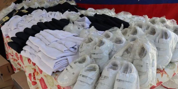 Puerto Cabello tuvo un inicio exitoso del año escolar 2024-2025 con entrega de uniformes y zapatos