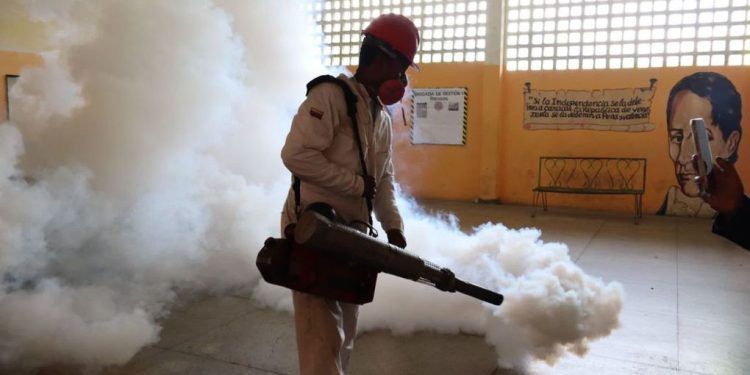 Alcaldía de Puerto Cabello inició plan de fumigación y limpieza en planteles educativos de cara al regreso a clases