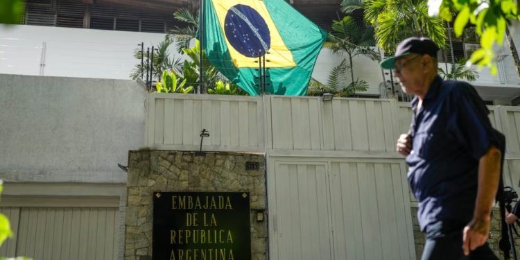 Oposición denuncia nuevo asedio en embajada argentina en Caracas